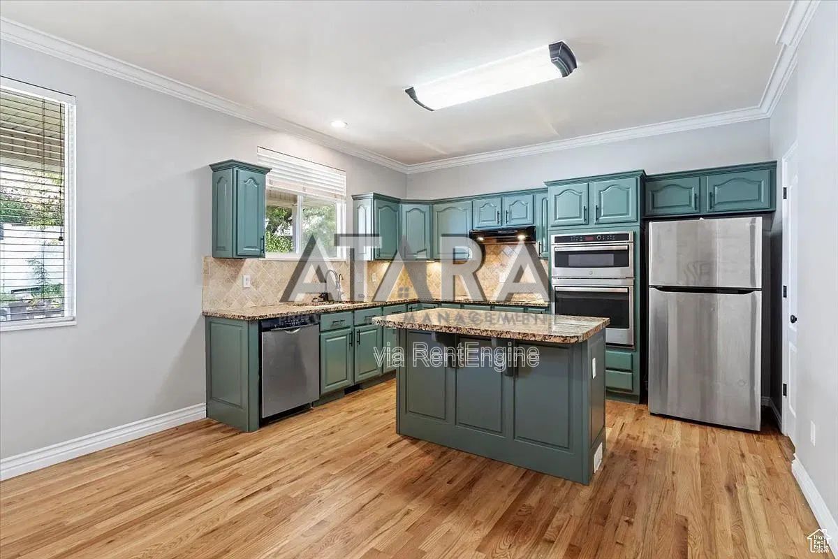 Beautiful 3 Bedroom, 2 Bath with Formal Living and  2-Car Garage – Farmington Foothills property image