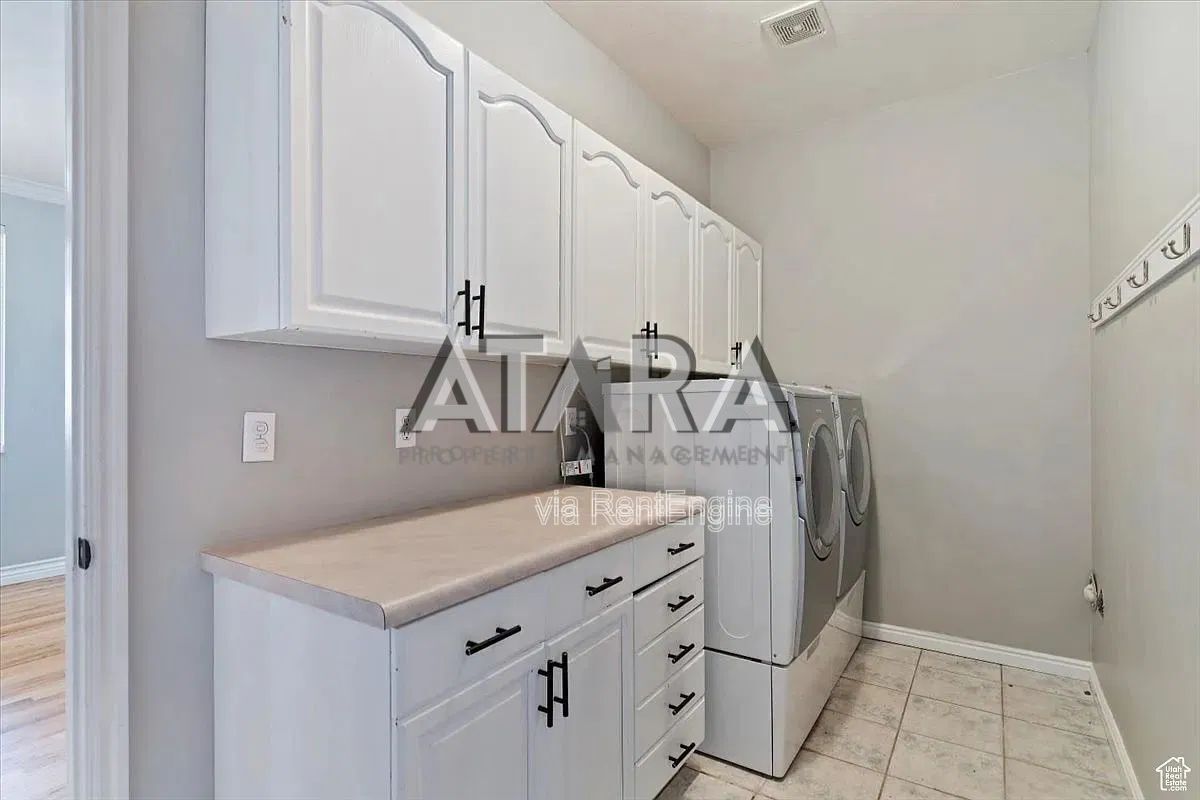 Beautiful 3 Bedroom, 2 Bath with Formal Living and  2-Car Garage – Farmington Foothills property image