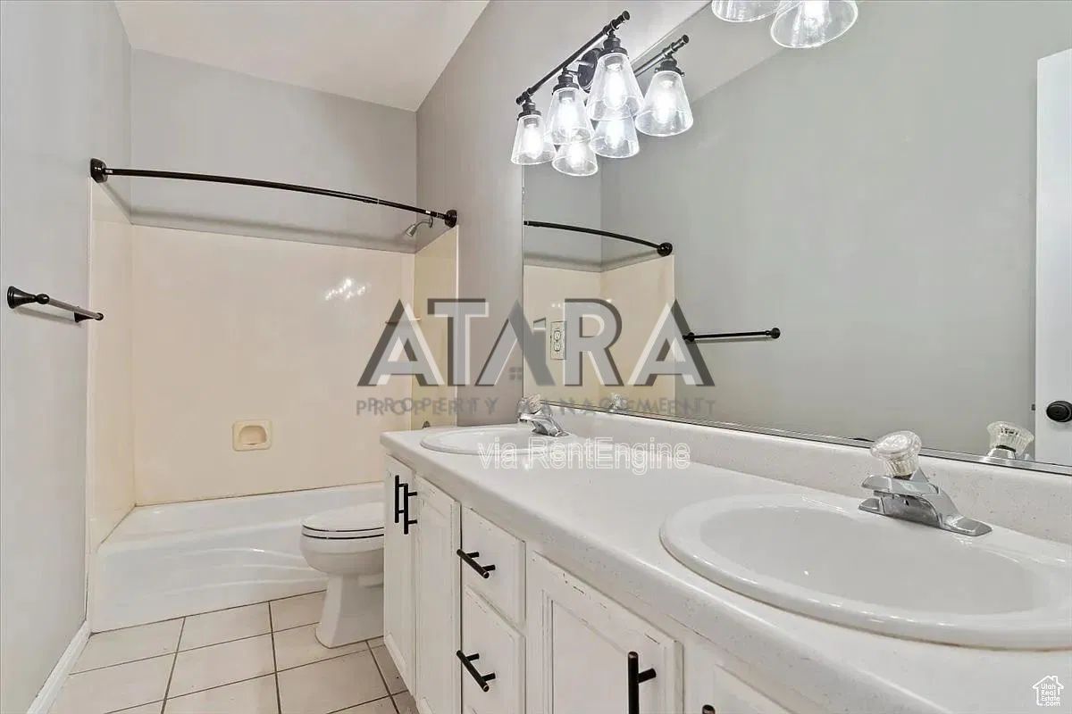 Beautiful 3 Bedroom, 2 Bath with Formal Living and  2-Car Garage – Farmington Foothills property image