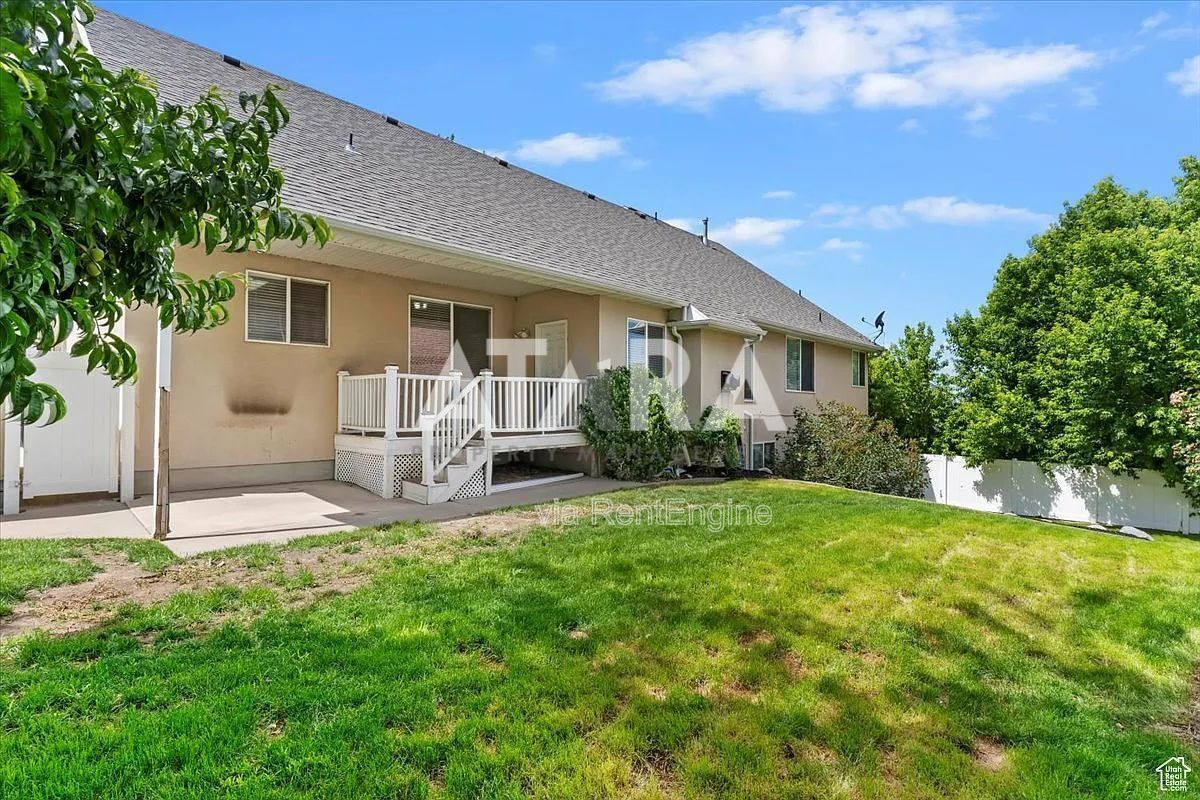 Beautiful 3 Bedroom, 2 Bath with Formal Living and  2-Car Garage – Farmington Foothills property image