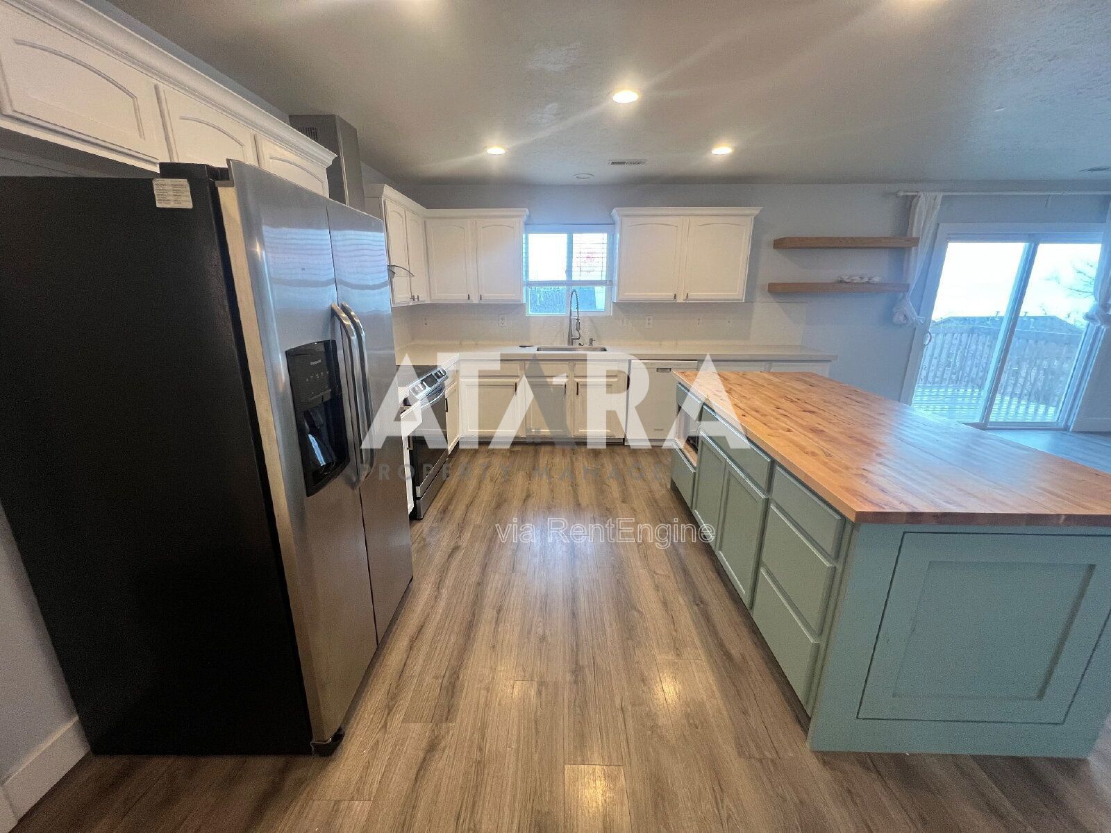 Stunning 6-Bedroom Home with Breathtaking Utah Lake & Mountain Views In Saratoga Springs property image