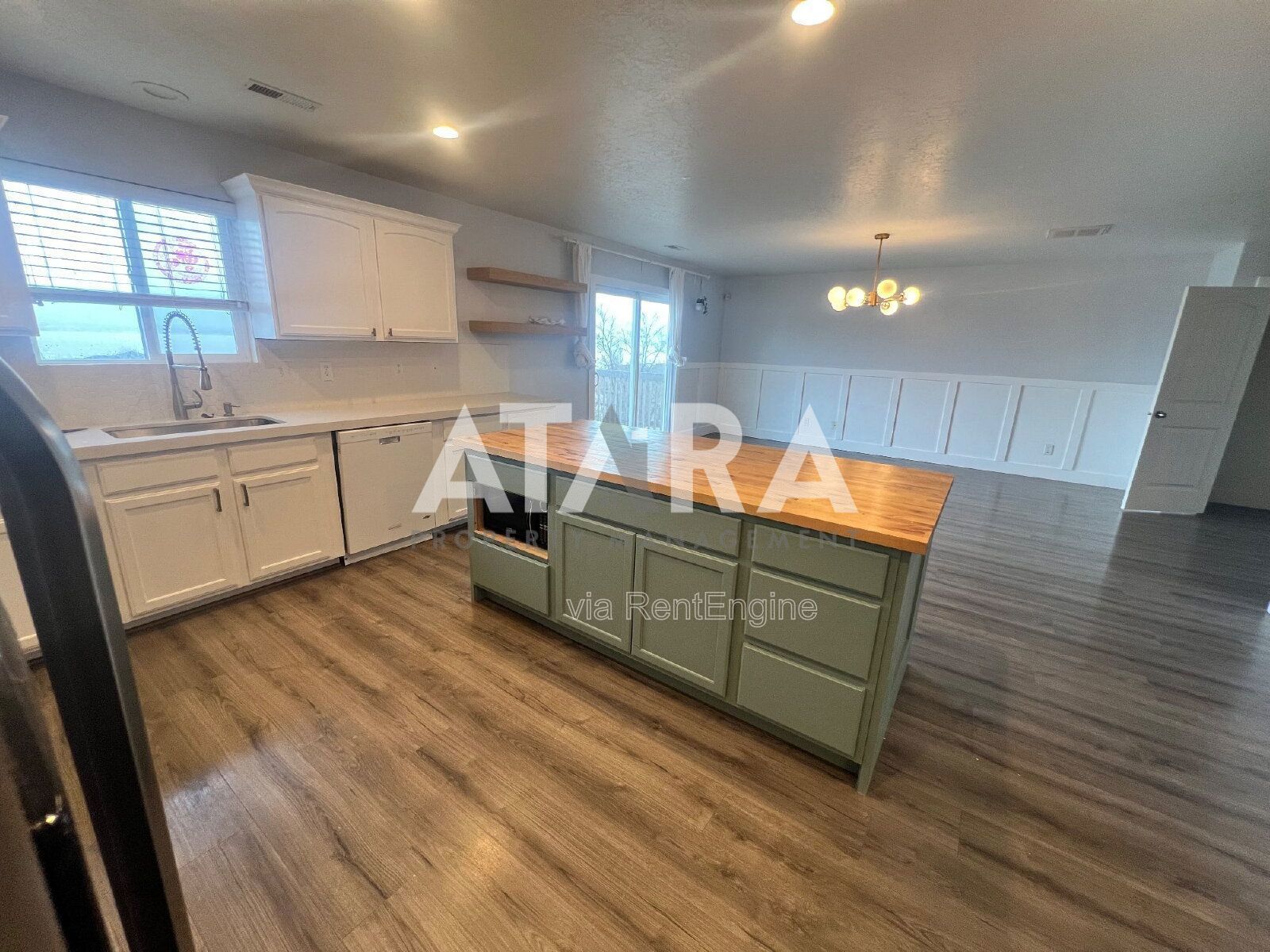 Stunning 6-Bedroom Home with Breathtaking Utah Lake & Mountain Views In Saratoga Springs property image