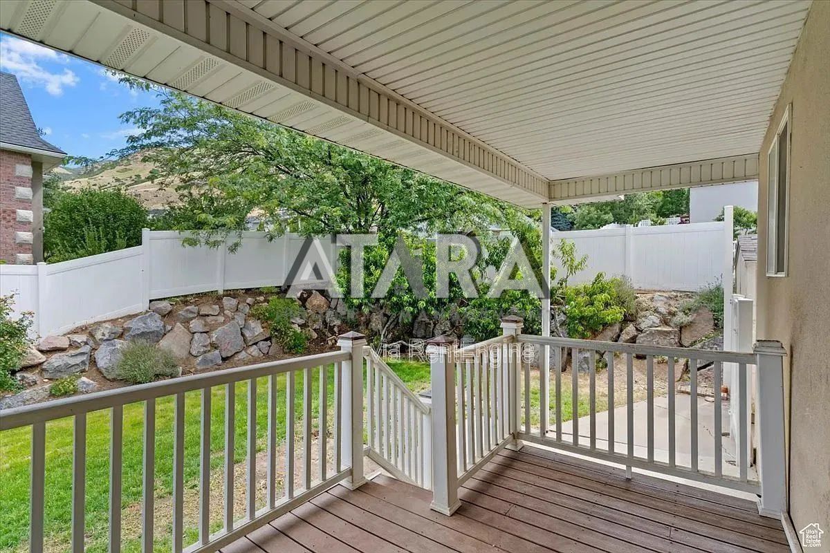 Beautiful 3 Bedroom, 2 Bath with Formal Living and  2-Car Garage – Farmington Foothills property image