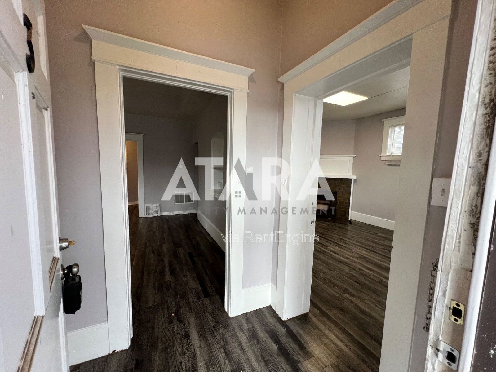 Spacious 3 Bed / 2 Bath Main-Floor Apartment in a 1907 Historic Building – Marmalade District property image