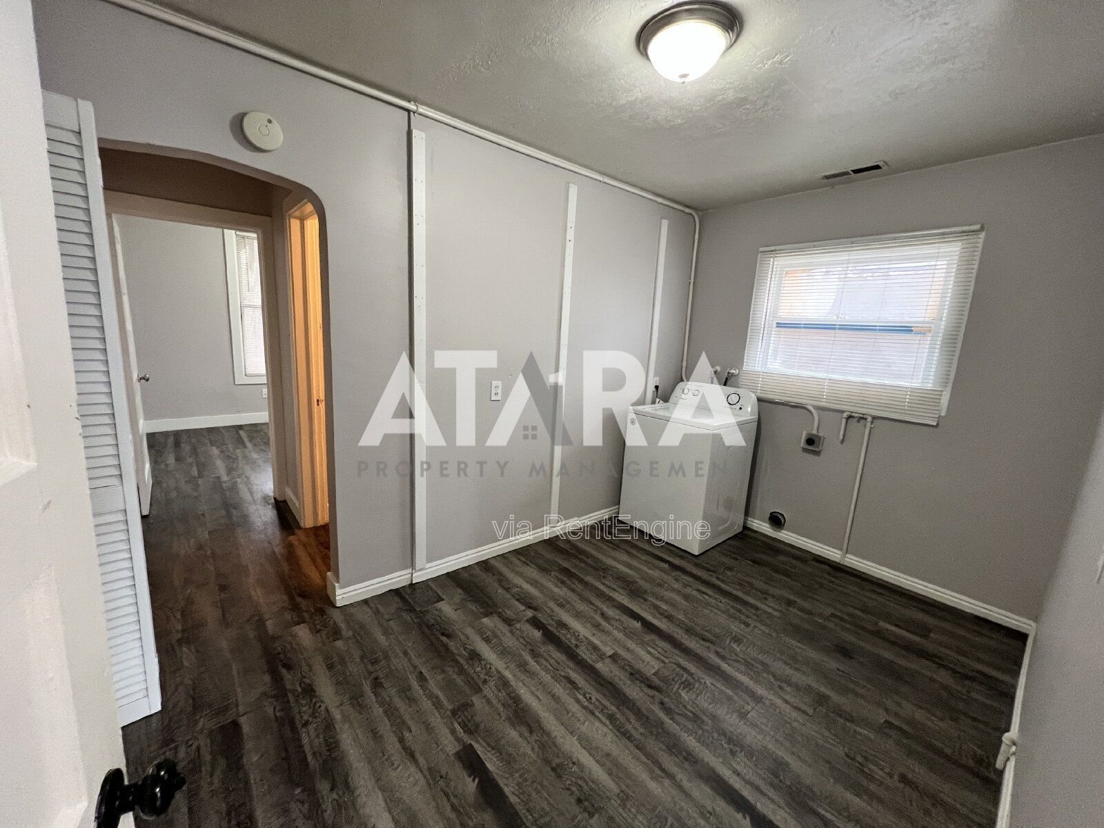 Spacious 3 Bed / 2 Bath Main-Floor Apartment in a 1907 Historic Building – Marmalade District property image