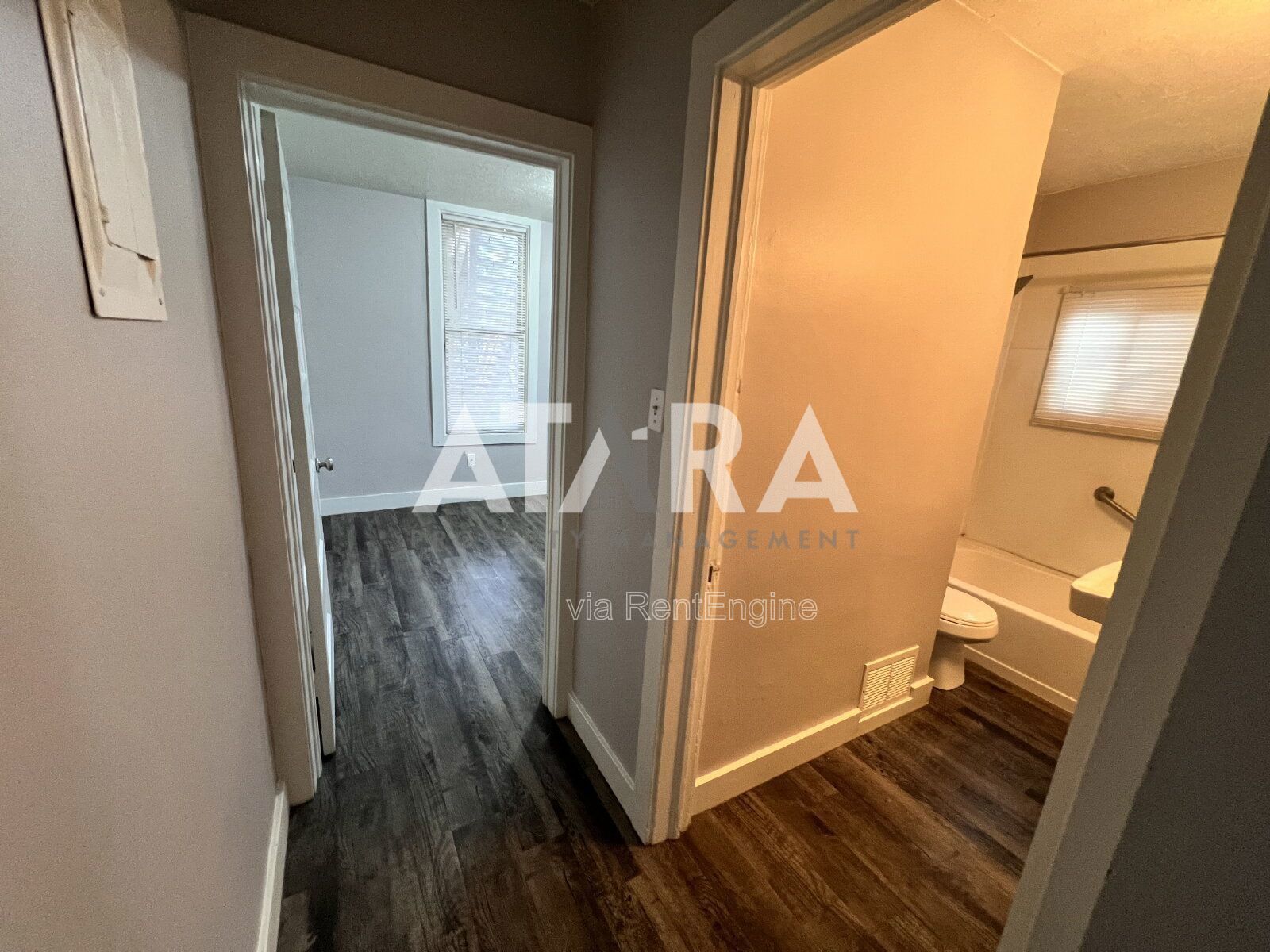 Spacious 3 Bed / 2 Bath Main-Floor Apartment in a 1907 Historic Building – Marmalade District property image