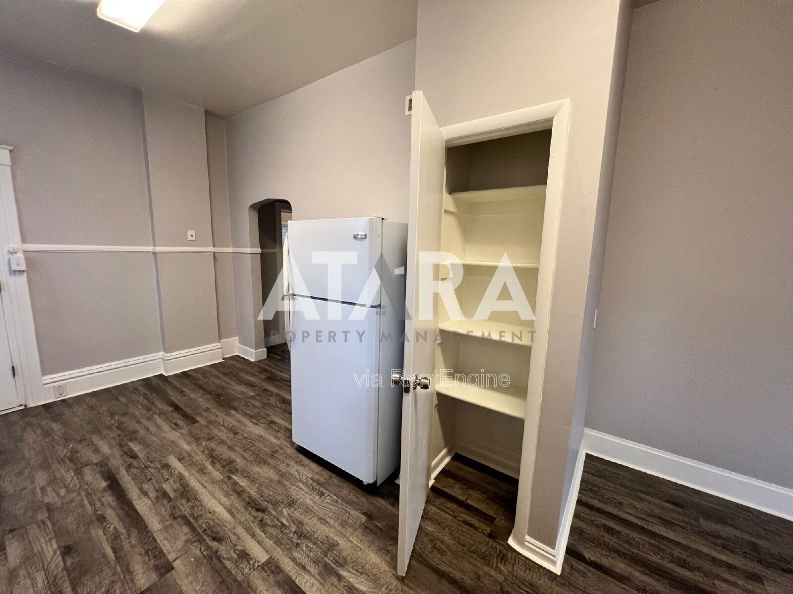 Spacious 3 Bed / 2 Bath Main-Floor Apartment in a 1907 Historic Building – Marmalade District property image