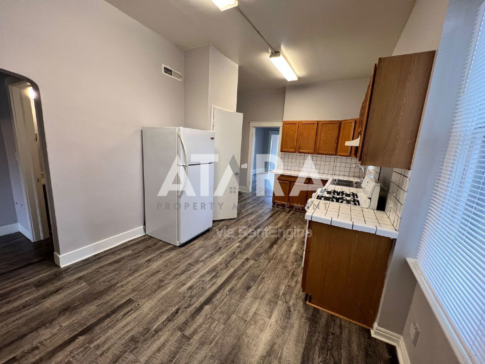 Spacious 3 Bed / 2 Bath Main-Floor Apartment in a 1907 Historic Building – Marmalade District property image