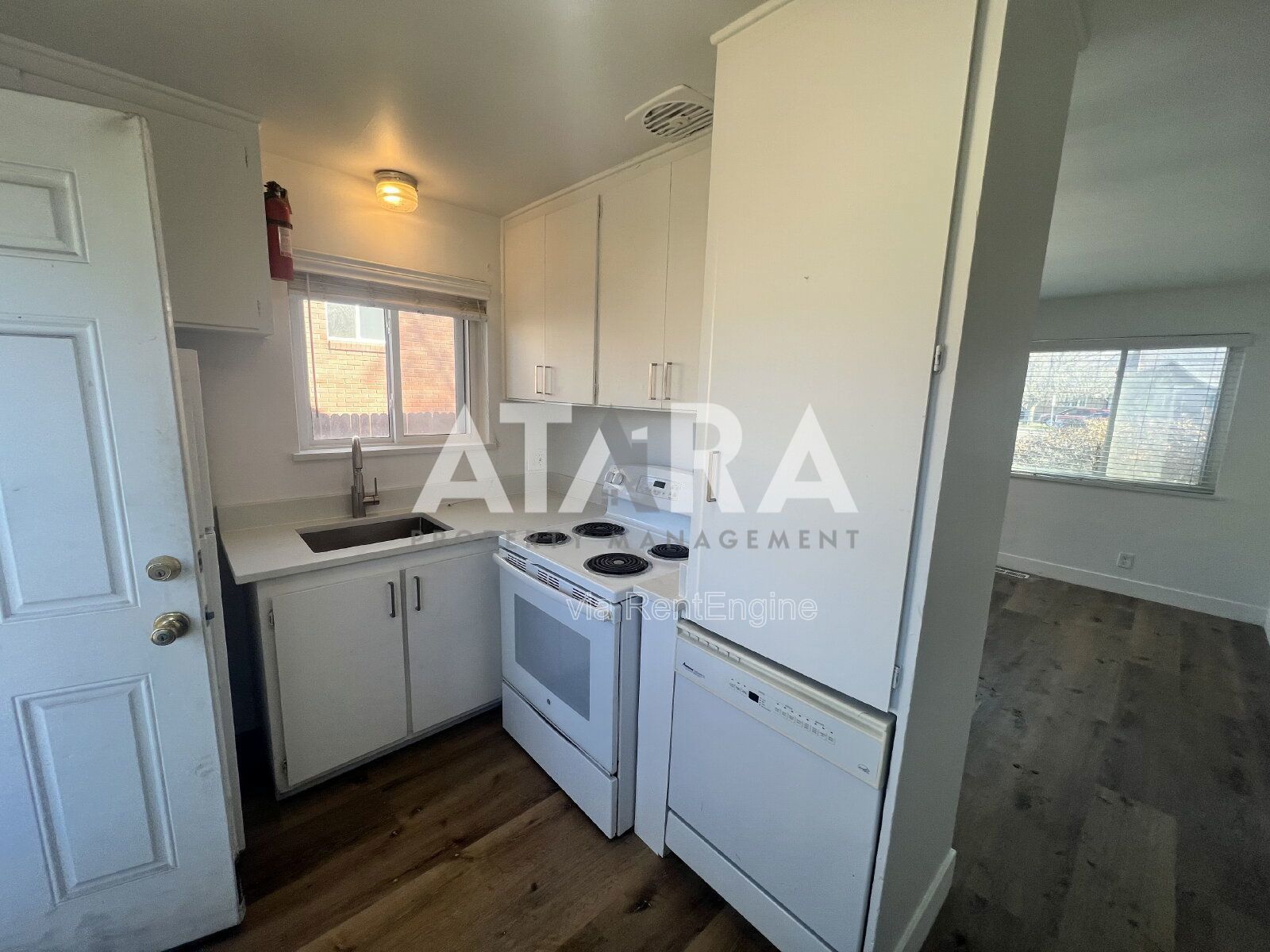 Remodeled 1 Bed / 1 Bath with Garage Parking & Washer/Dryer  Fairmont Park Area property image