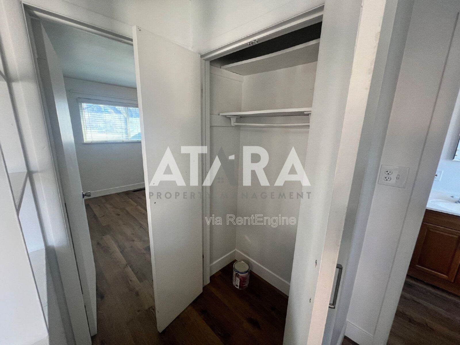 Remodeled 1 Bed / 1 Bath with Garage Parking & Washer/Dryer  Fairmont Park Area property image
