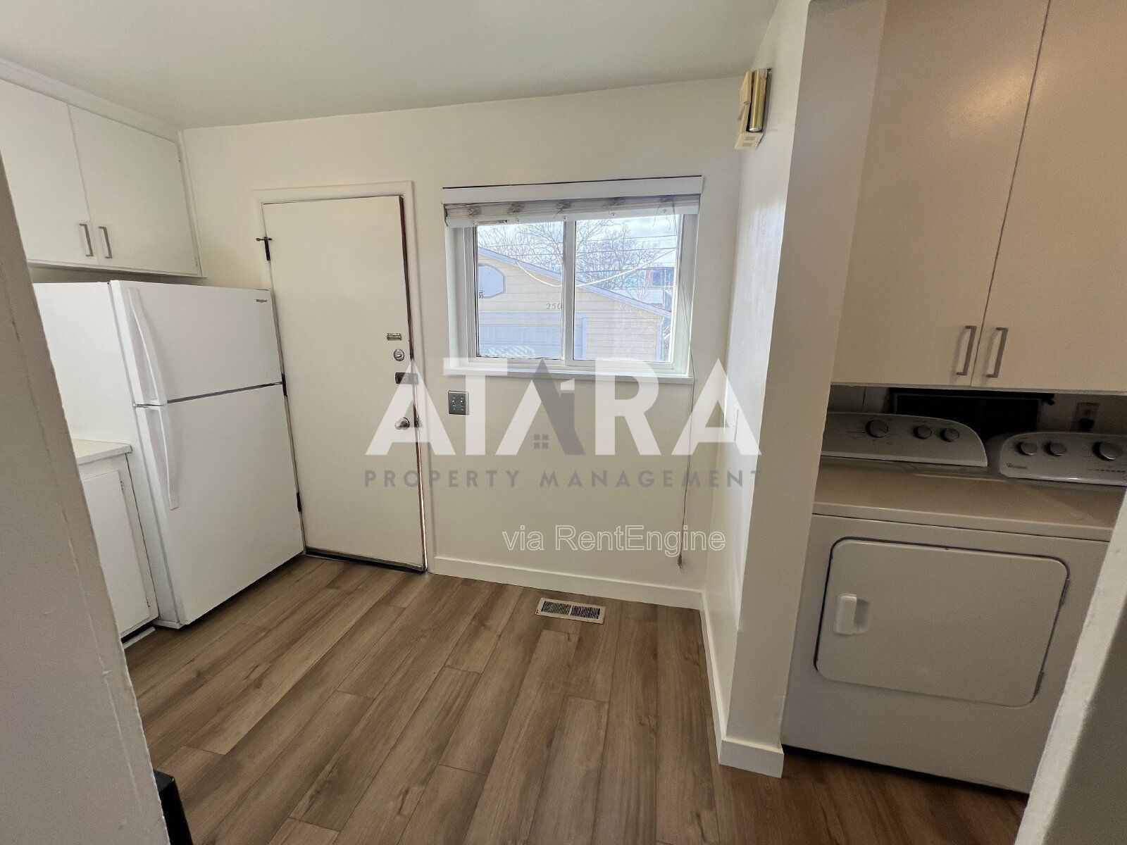 Remodeled 1 Bed / 1 Bath with Garage Parking & Washer/Dryer Fairmont Park Area property image