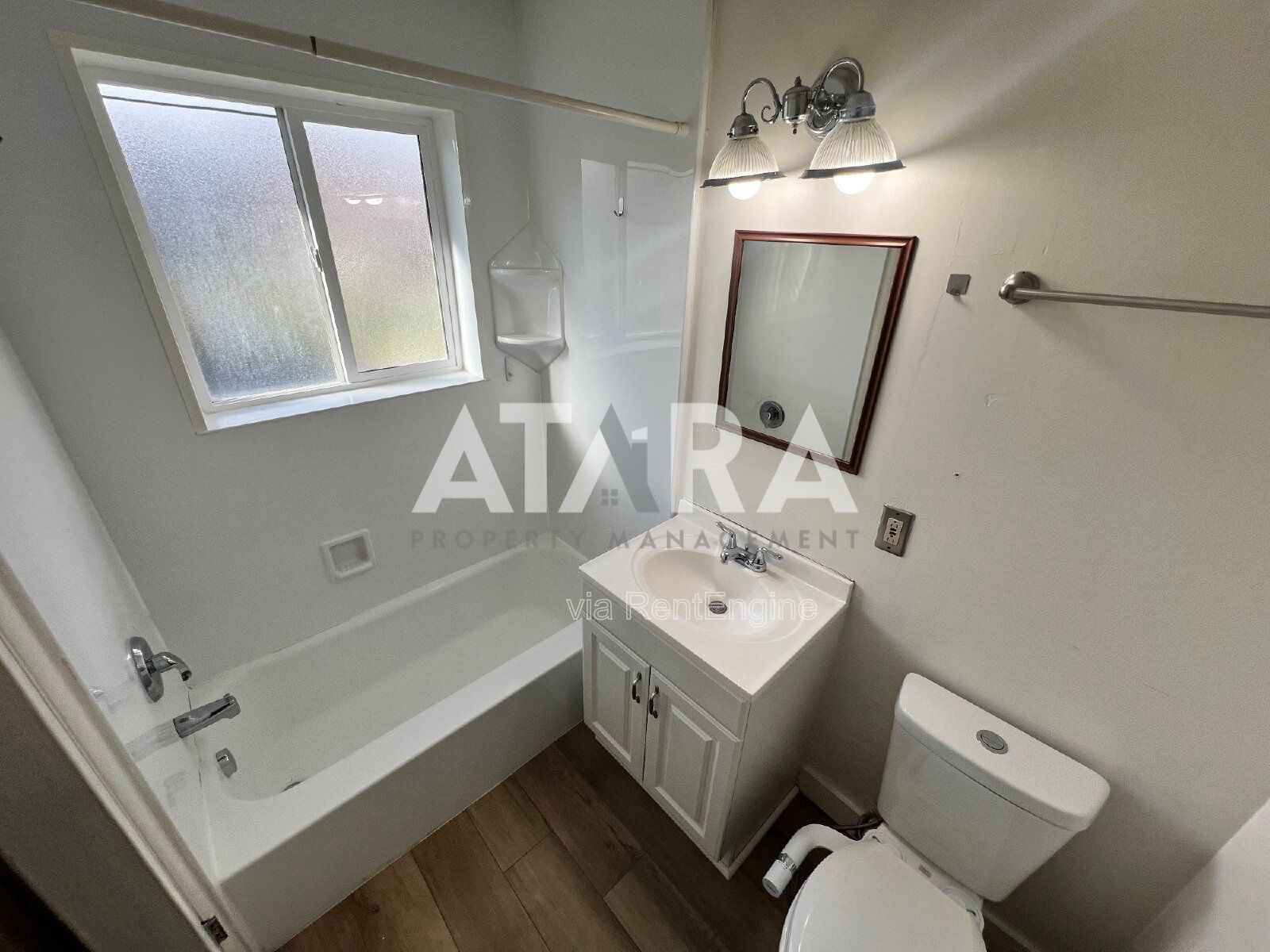Remodeled 1 Bed / 1 Bath with Garage Parking & Washer/Dryer Fairmont Park Area property image