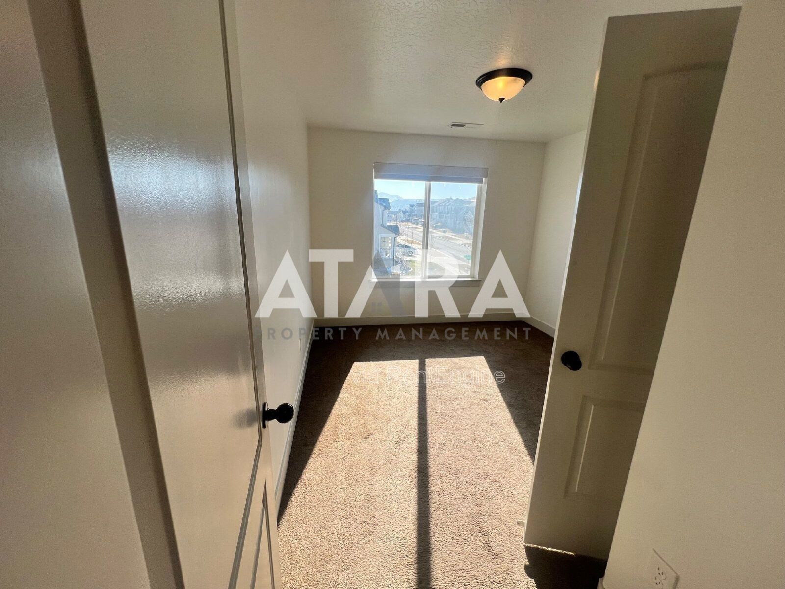 Beautiful 4 Bedroom Home for Rent With SOLAR PANELS– Saratoga Springs property image