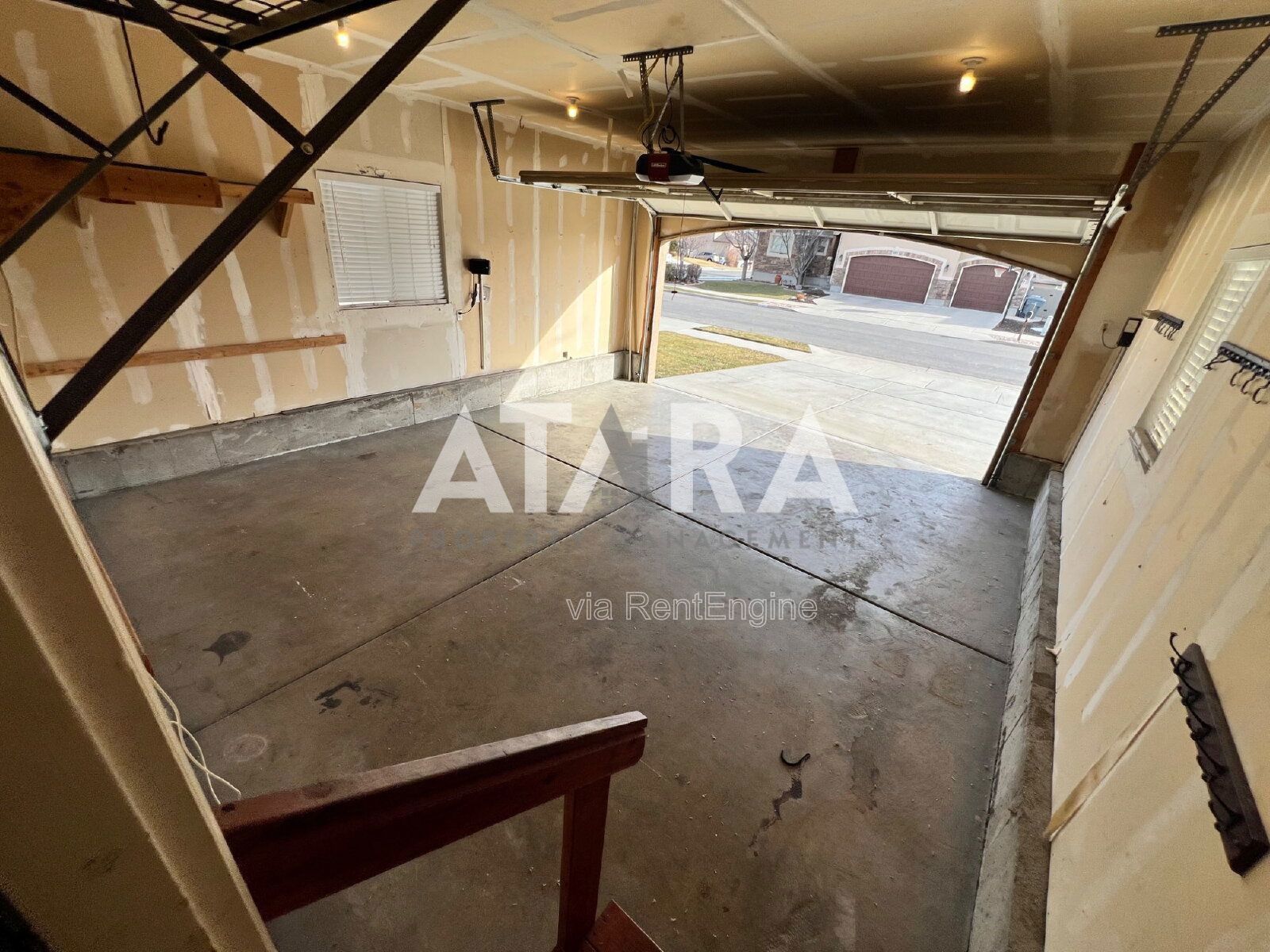 Spacious 5 Bedroom Home in West Daybreak property image