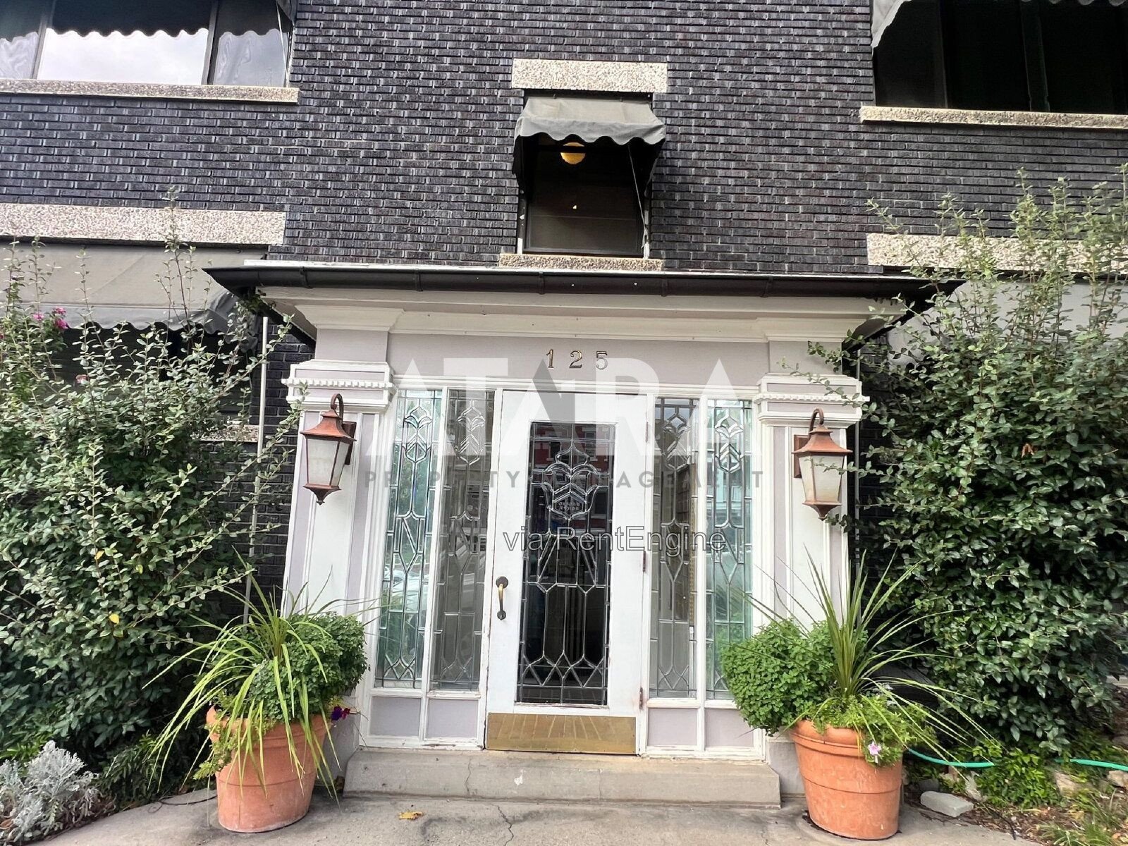 Charming 1-bedroom, 1-bathroom in the historic Oxford Manor building offers stylish urban living in the heart of Salt Lake City's desirable Greater Avenues neighborhood property image