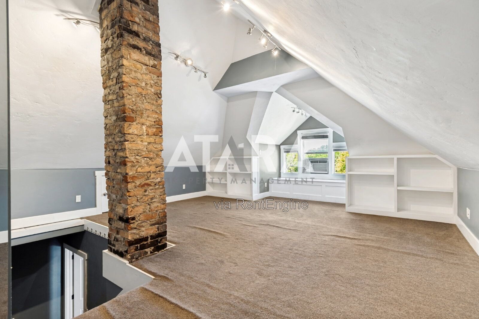 Remodeled Upper-Level Apartment – Great Location! property image