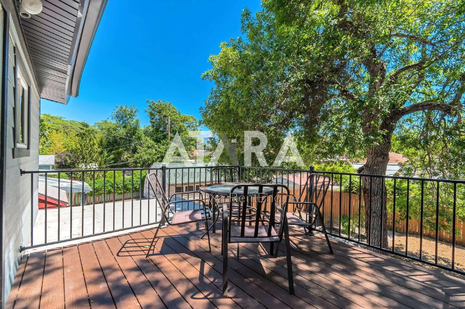 Remodeled Upper-Level Apartment – Great Location! property image