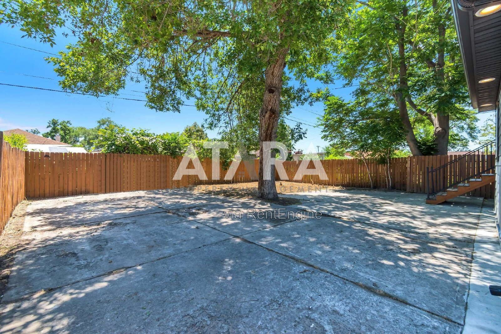 Remodeled Upper-Level Apartment – Great Location! property image