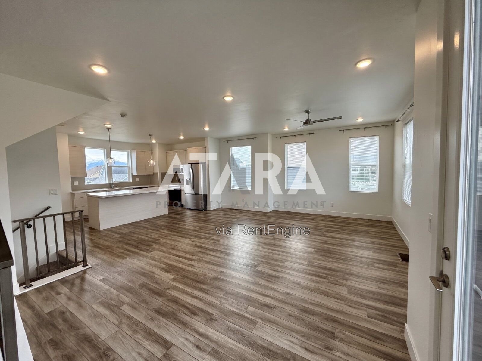 Stunning 3-Bed Townhouse in Desirable South Jordan (Daybreak Area) property image