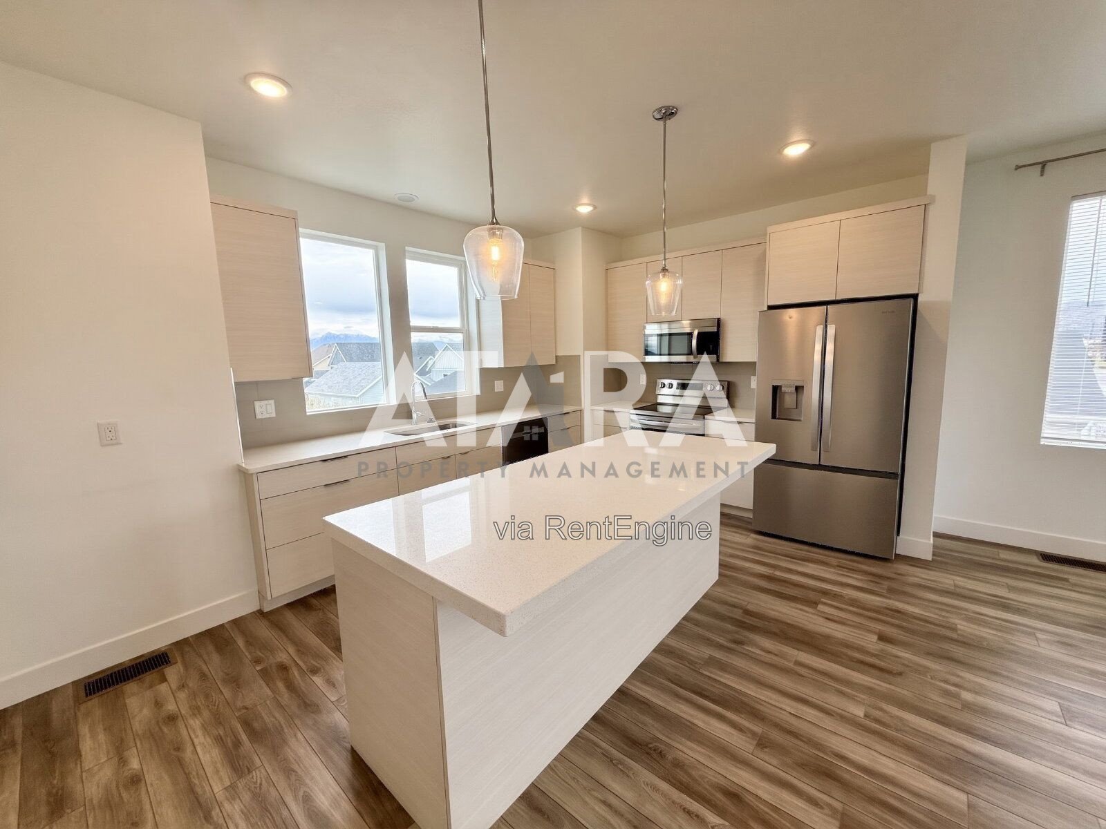 Stunning 3-Bed Townhouse in Desirable South Jordan (Daybreak Area) property image