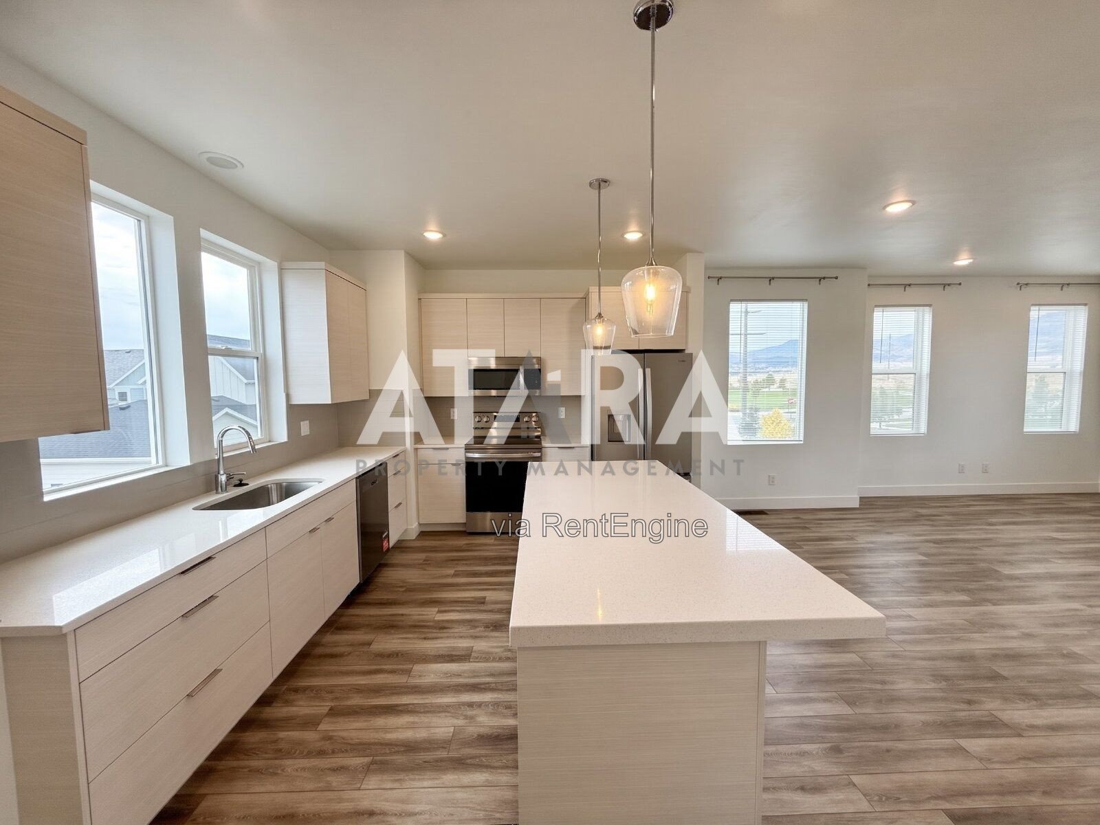 Stunning 3-Bed Townhouse in Desirable South Jordan (Daybreak Area) property image