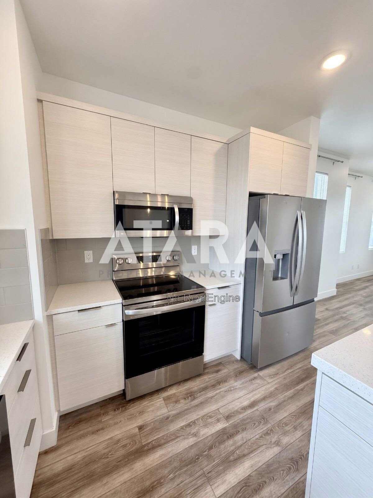 Stunning 3-Bed Townhouse in Desirable South Jordan (Daybreak Area) property image