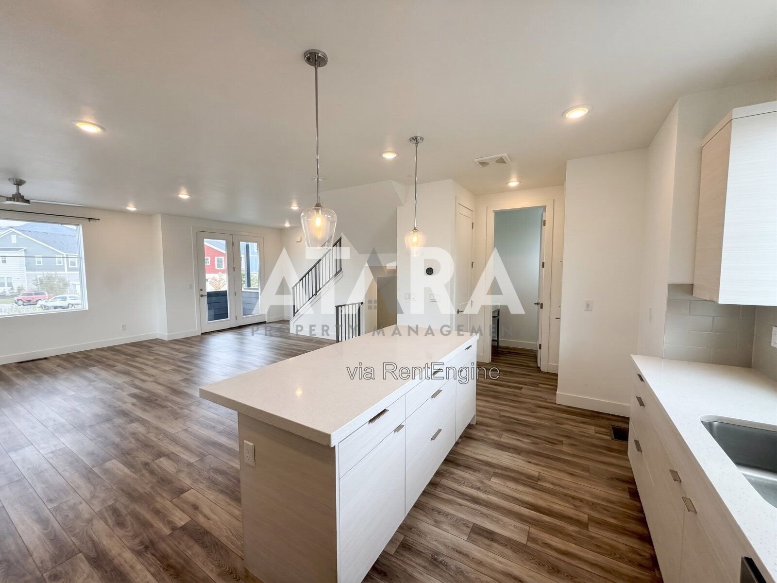 Stunning 3-Bed Townhouse in Desirable South Jordan (Daybreak Area) property image