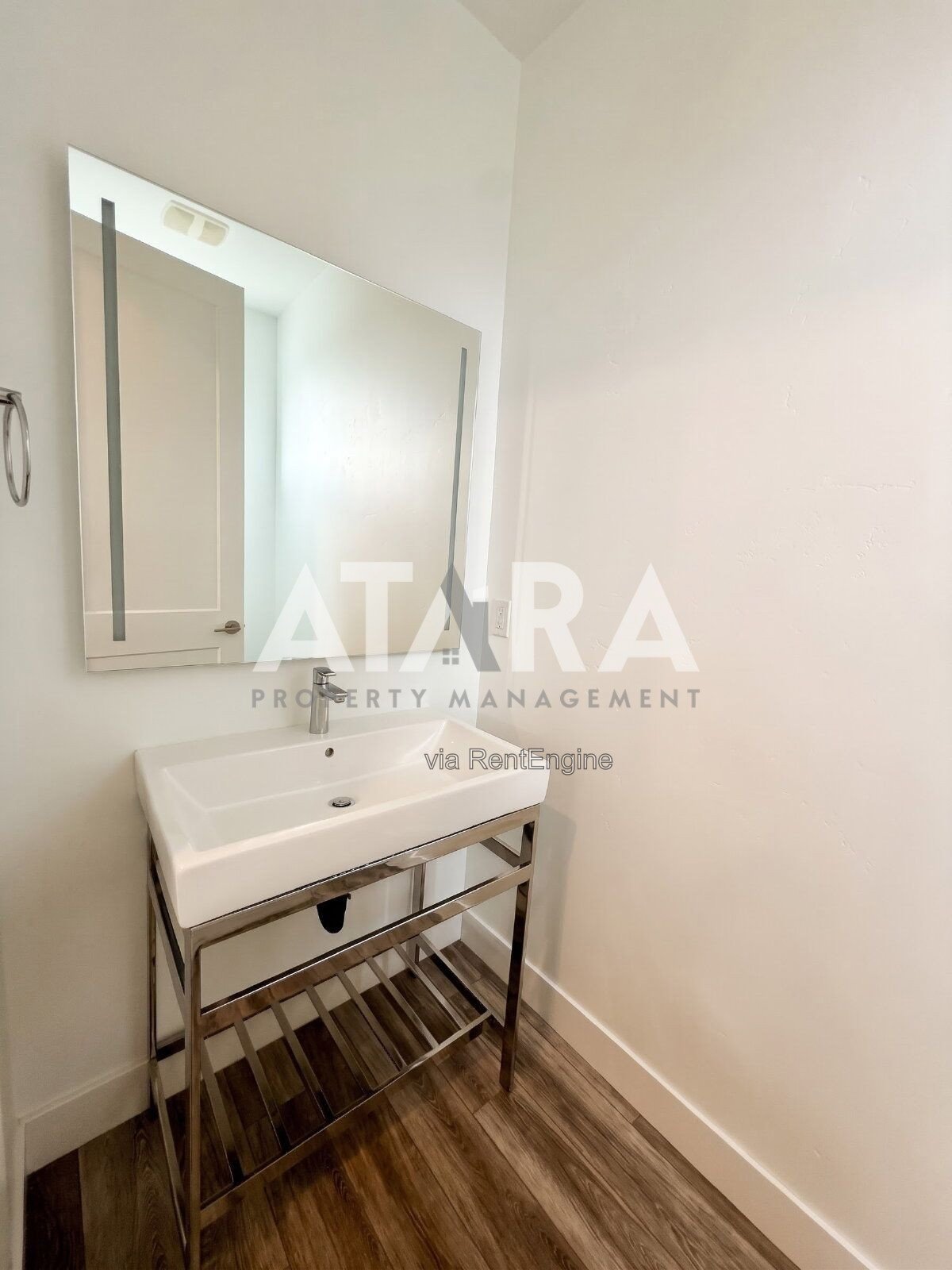 Stunning 3-Bed Townhouse in Desirable South Jordan (Daybreak Area) property image