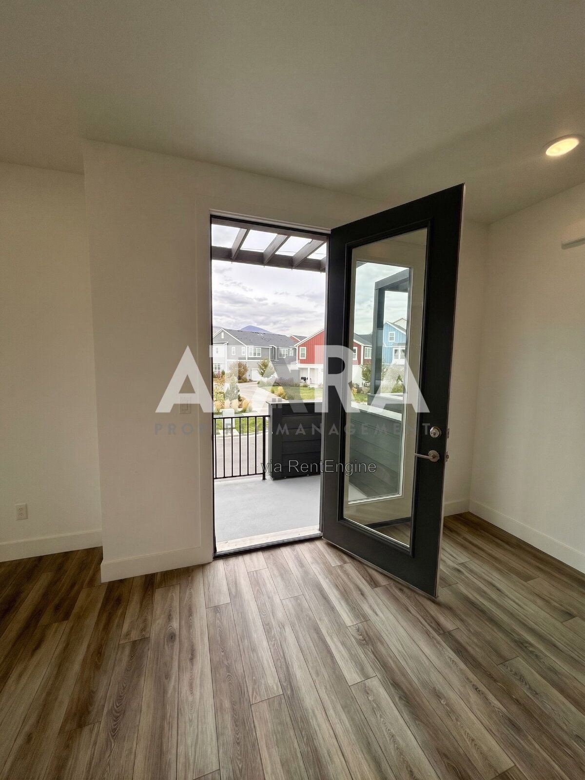 Stunning 3-Bed Townhouse in Desirable South Jordan (Daybreak Area) property image