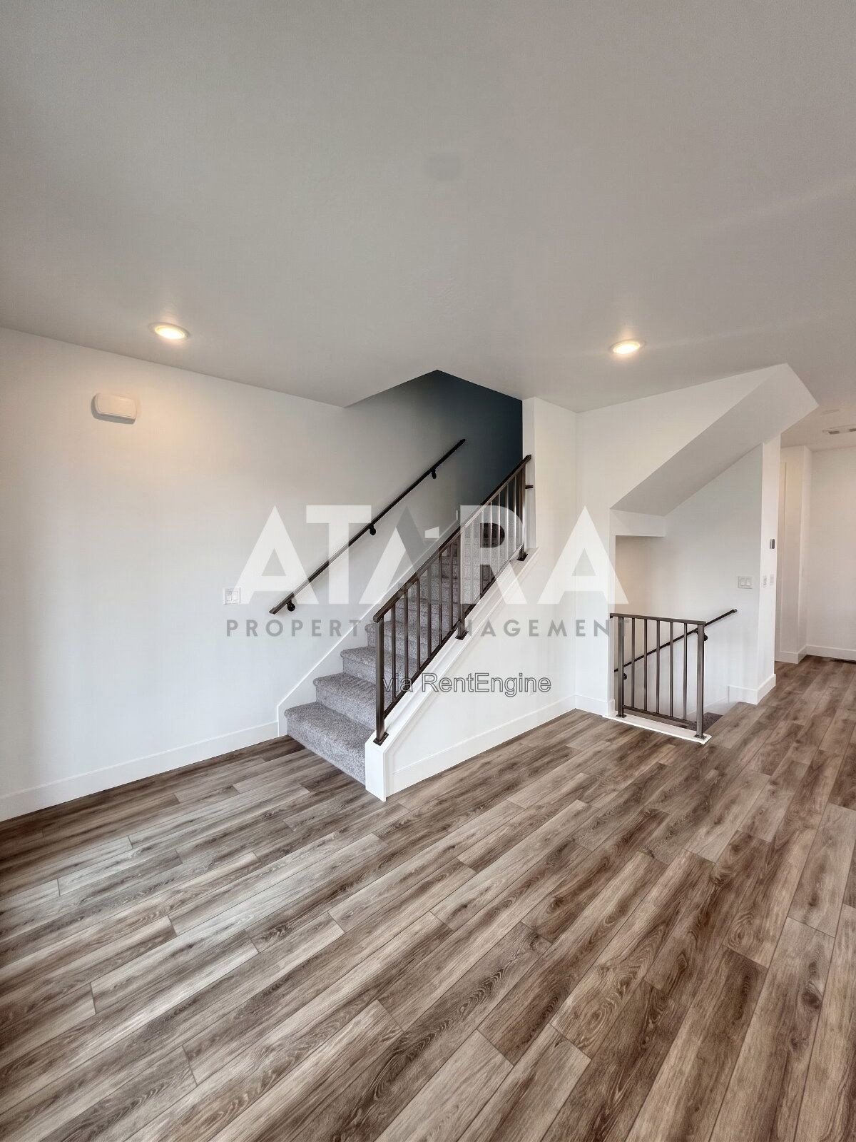 Stunning 3-Bed Townhouse in Desirable South Jordan (Daybreak Area) property image