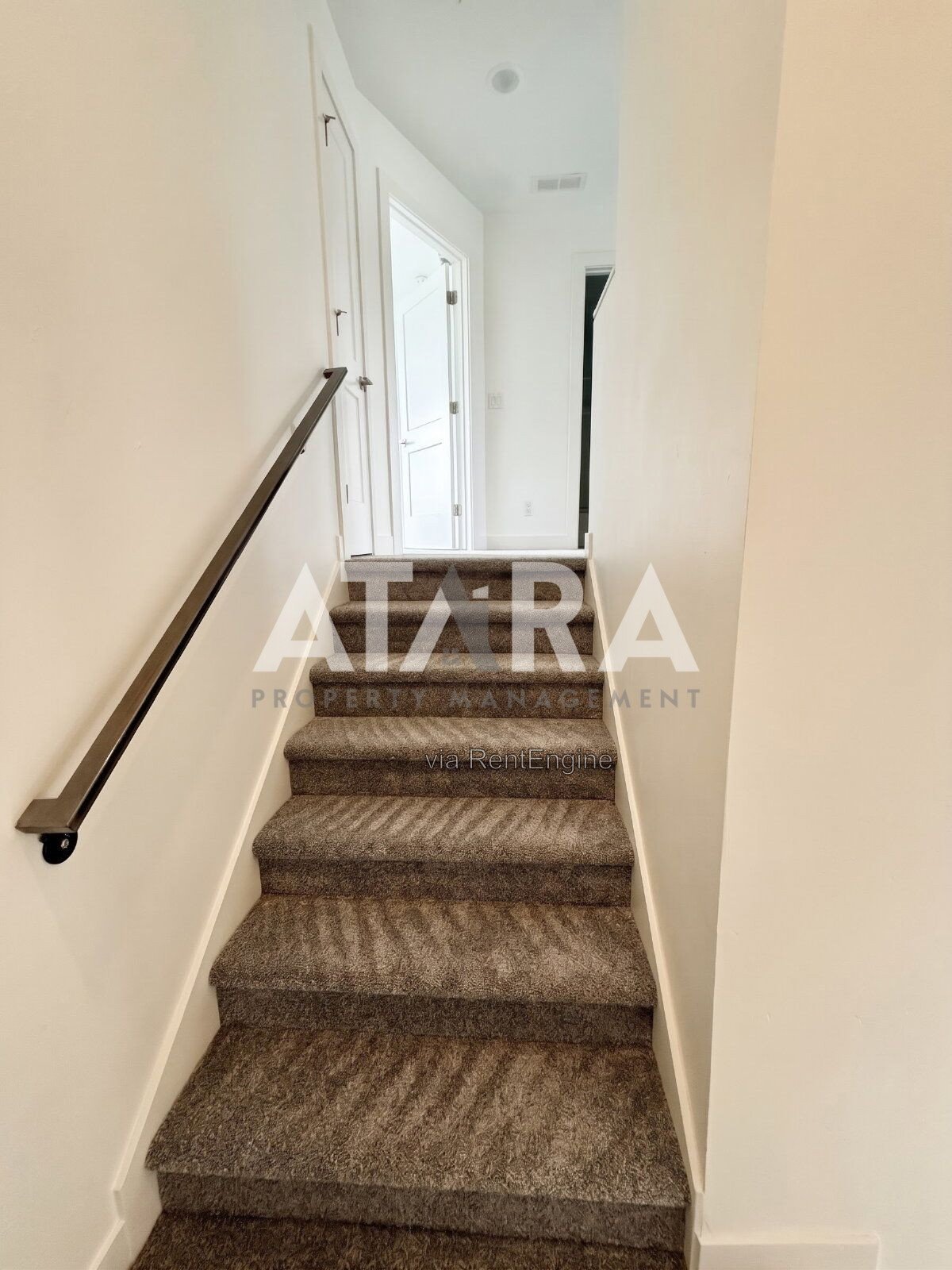 Stunning 3-Bed Townhouse in Desirable South Jordan (Daybreak Area) property image