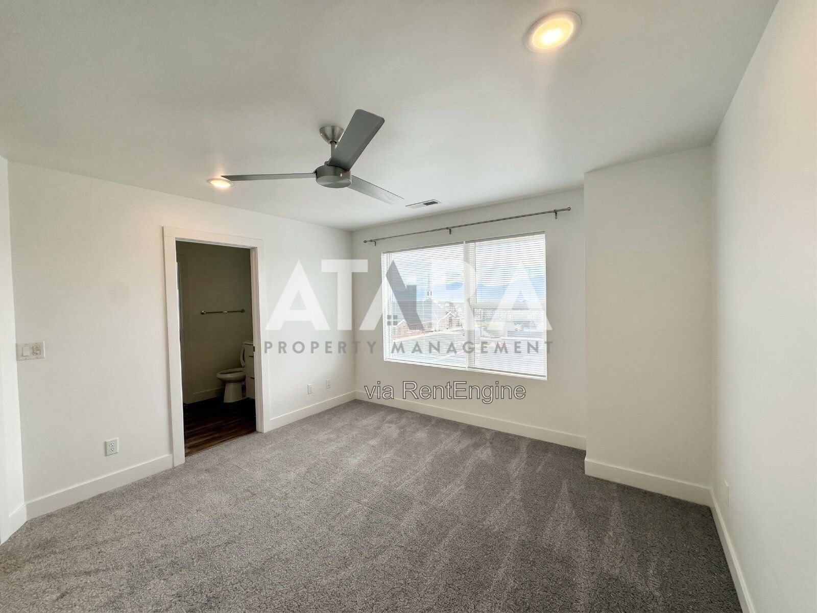 Stunning 3-Bed Townhouse in Desirable South Jordan (Daybreak Area) property image