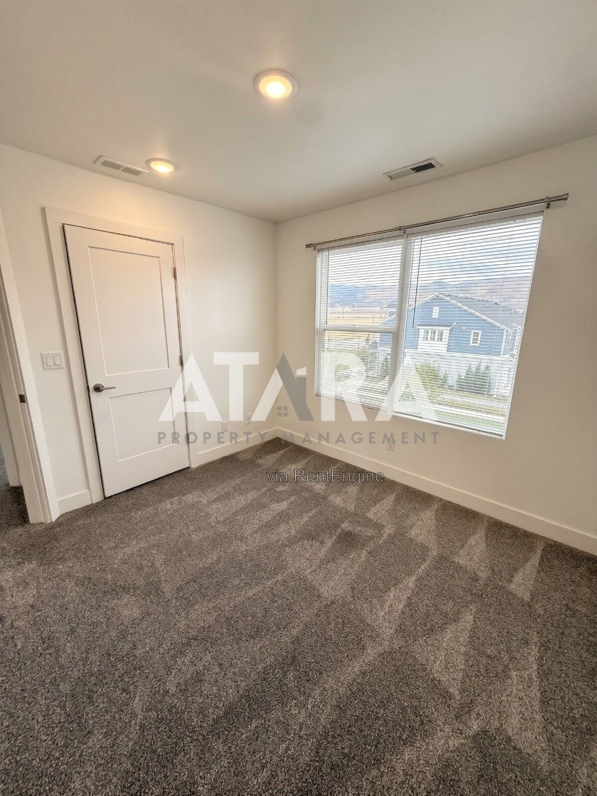 Stunning 3-Bed Townhouse in Desirable South Jordan (Daybreak Area) property image