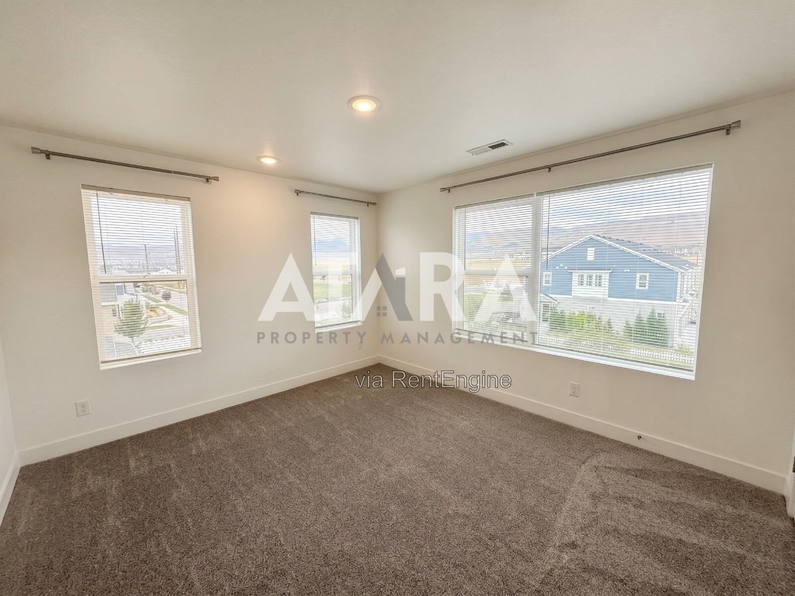 Stunning 3-Bed Townhouse in Desirable South Jordan (Daybreak Area) property image