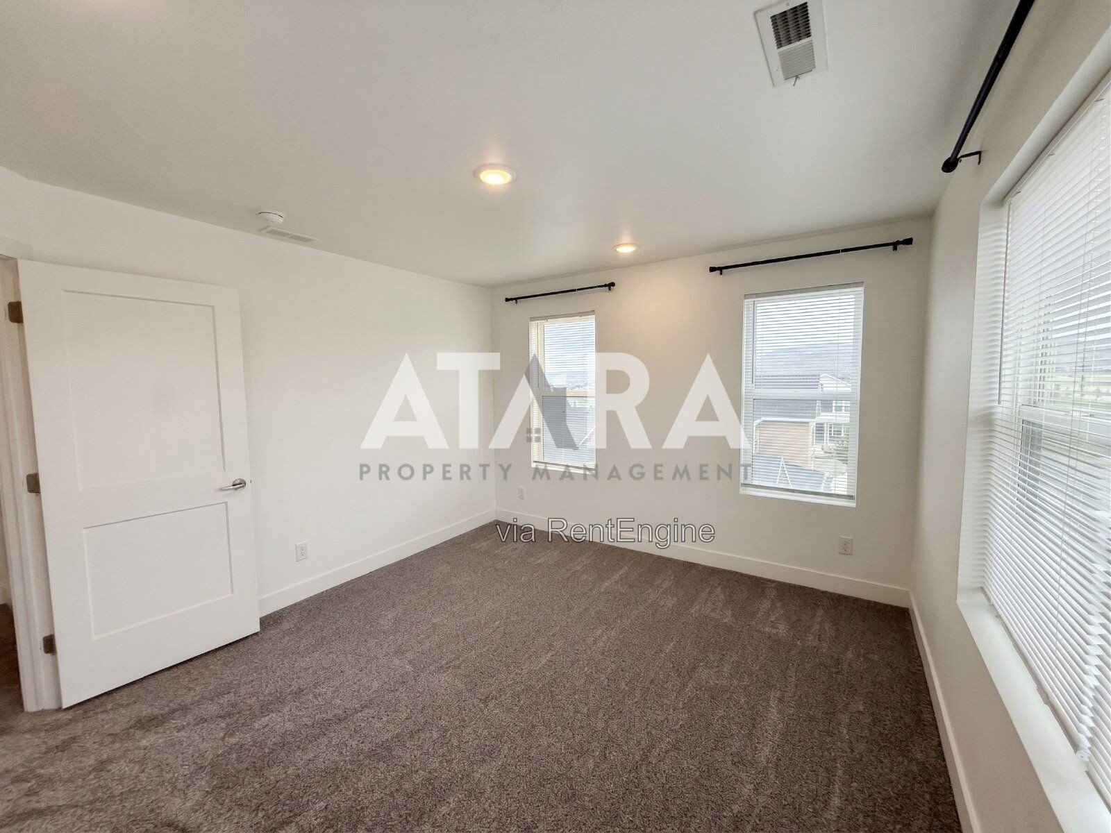 Stunning 3-Bed Townhouse in Desirable South Jordan (Daybreak Area) property image