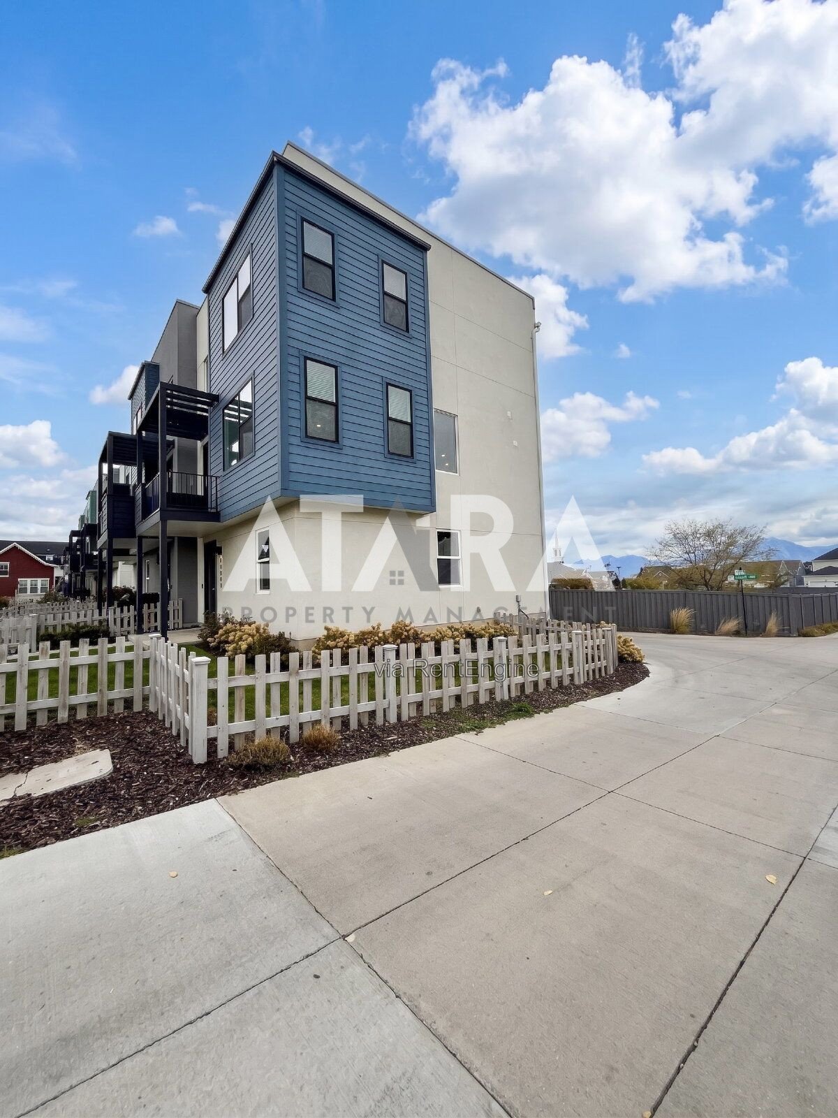 Stunning 3-Bed Townhouse in Desirable South Jordan (Daybreak Area) property image