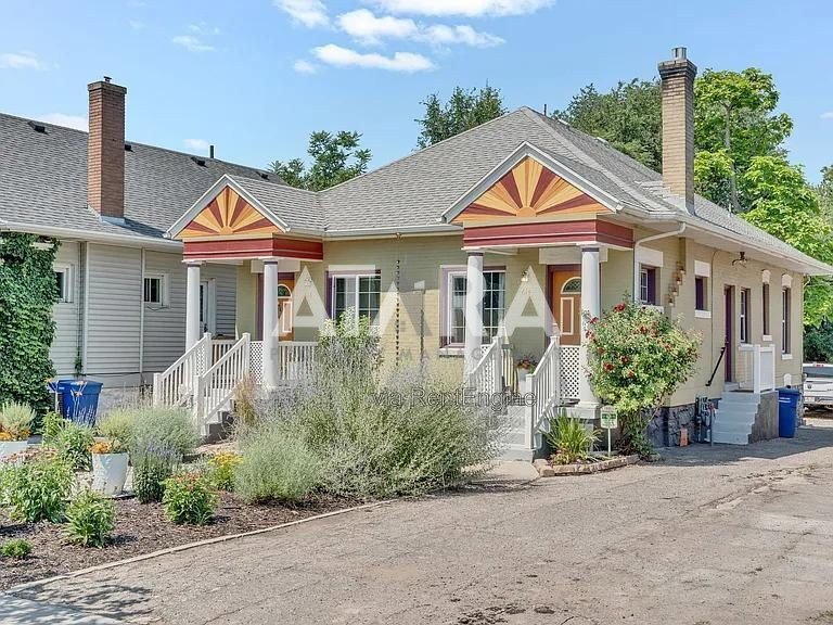 Welcome to your charming new home at 618 South 900 East, a beautifully updated cottage-style duplex situated in the heart of Salt Lake City’s highly sought-after East Central and 9th & 9th districts property image