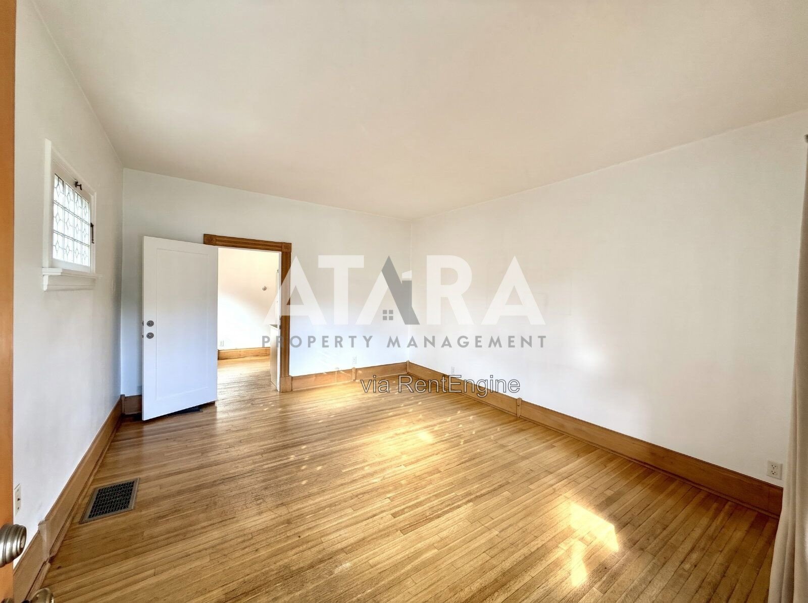 Welcome to your charming new home at 618 South 900 East, a beautifully updated cottage-style duplex situated in the heart of Salt Lake City’s highly sought-after East Central and 9th & 9th districts property image