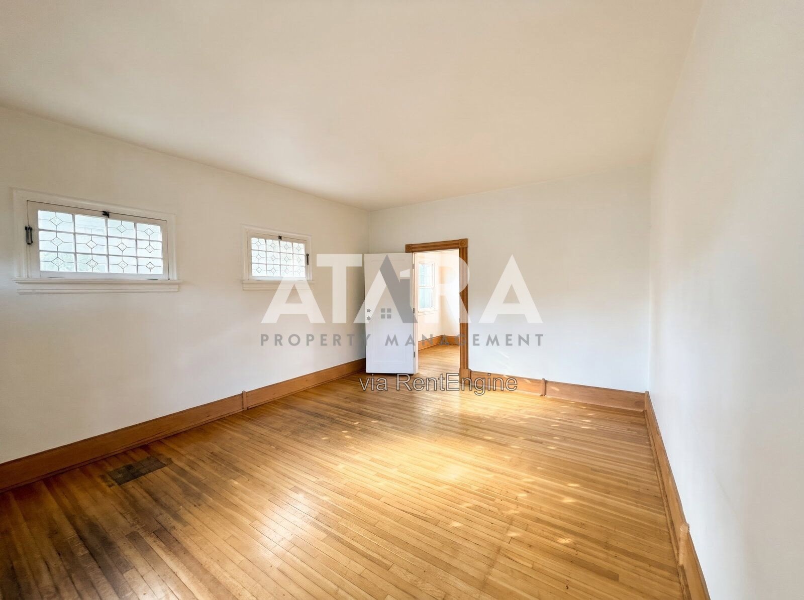 Welcome to your charming new home at 618 South 900 East, a beautifully updated cottage-style duplex situated in the heart of Salt Lake City’s highly sought-after East Central and 9th & 9th districts property image