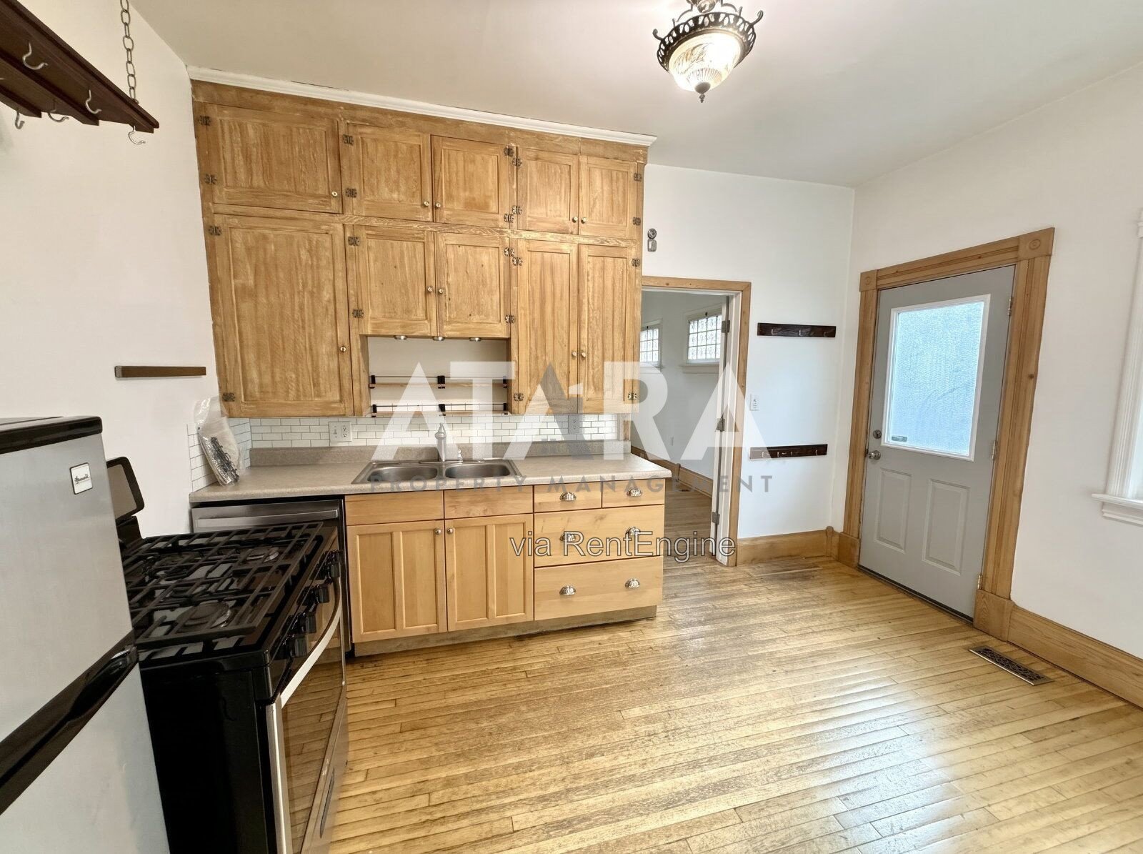 Welcome to your charming new home at 618 South 900 East, a beautifully updated cottage-style duplex situated in the heart of Salt Lake City’s highly sought-after East Central and 9th & 9th districts property image