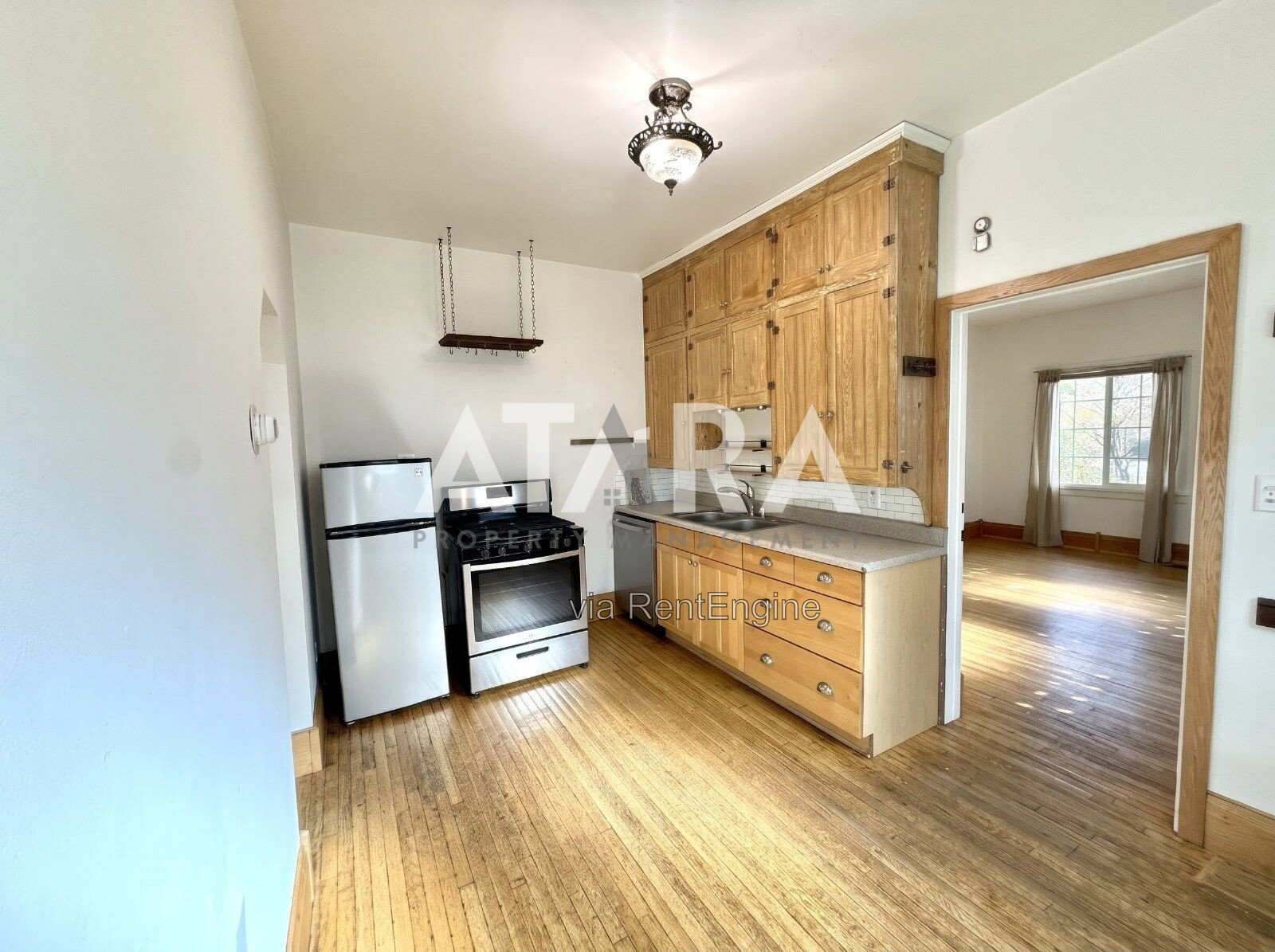 Welcome to your charming new home at 618 South 900 East, a beautifully updated cottage-style duplex situated in the heart of Salt Lake City’s highly sought-after East Central and 9th & 9th districts property image